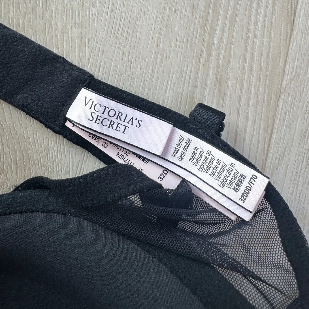 Victoria’s Secret Black Lace Unlined Bra – Size 32DDD – NWT - Picture 4 of 6